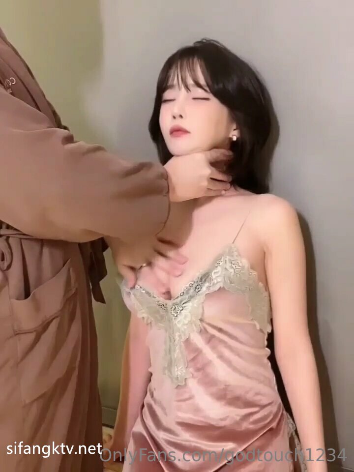 大奶子熟女尤物穿着性感内衣自慰然后脏话挑逗