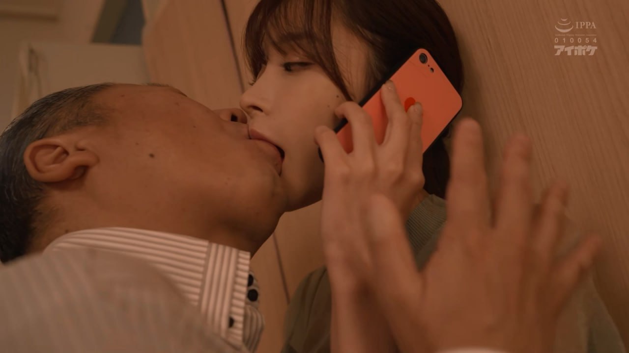 超级嫩的鲍鱼 小伙爱不释手 掰开给各位老铁看内部构造，无套插进去好紧好享受