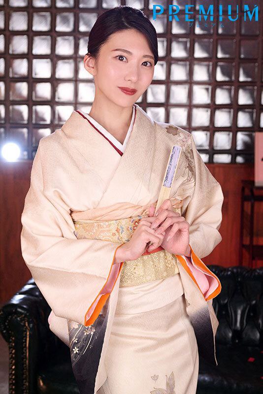 粉嫩大白美乳短发妹子自慰诱惑露出奶子脱掉内裤椅子上按摩器震动逼逼粉嫩很是诱惑喜欢不要错过